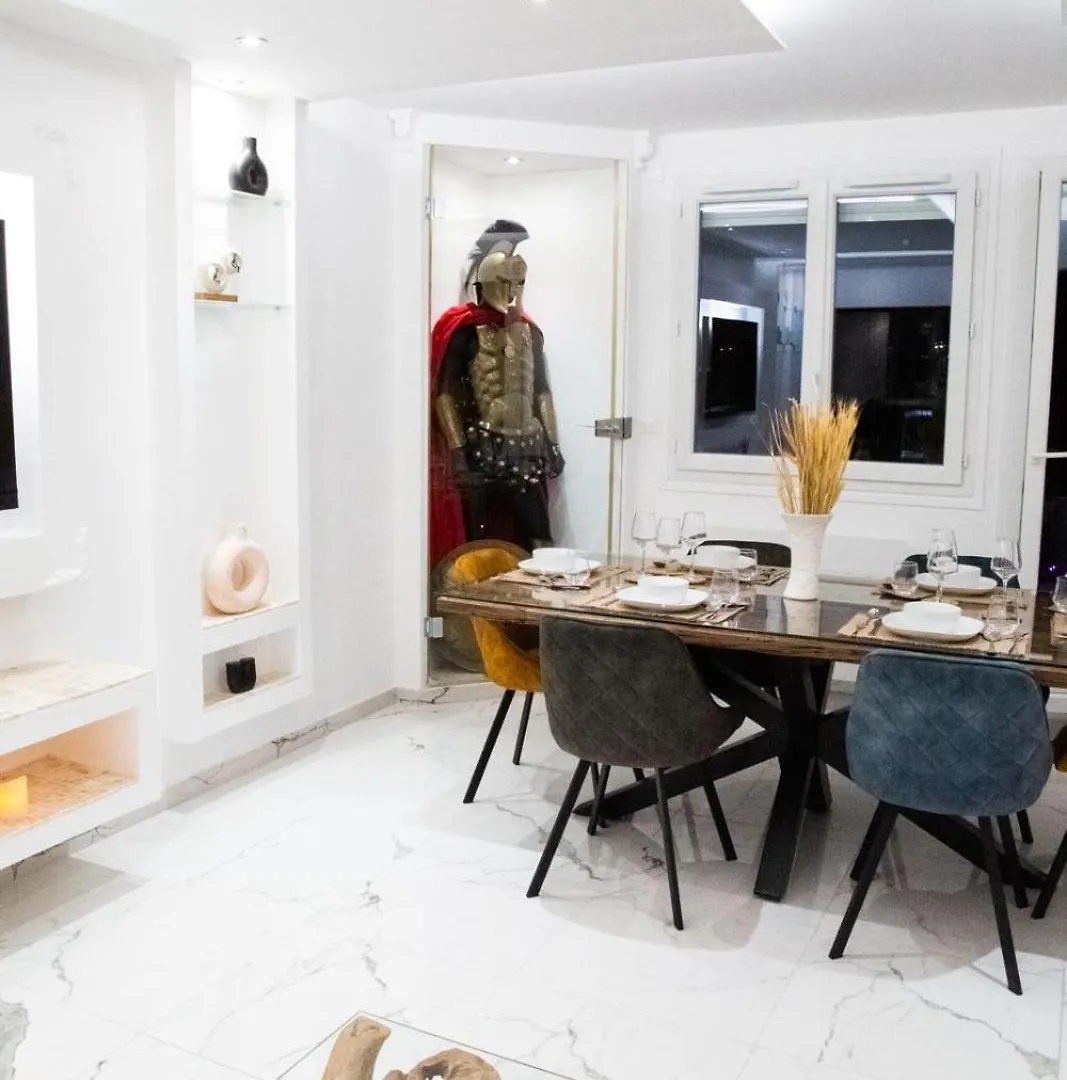 Spartan Room Vitry-sur-Seine